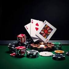 Live casino dealer at uujili streaming baccarat table in real time